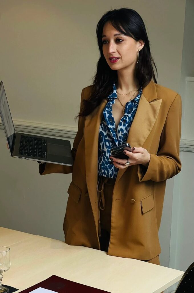 Mathilde Heyral, experte appel d’offres et formatrice en marchés publics et RSE, fondatrice de MH Formations à Nîmes